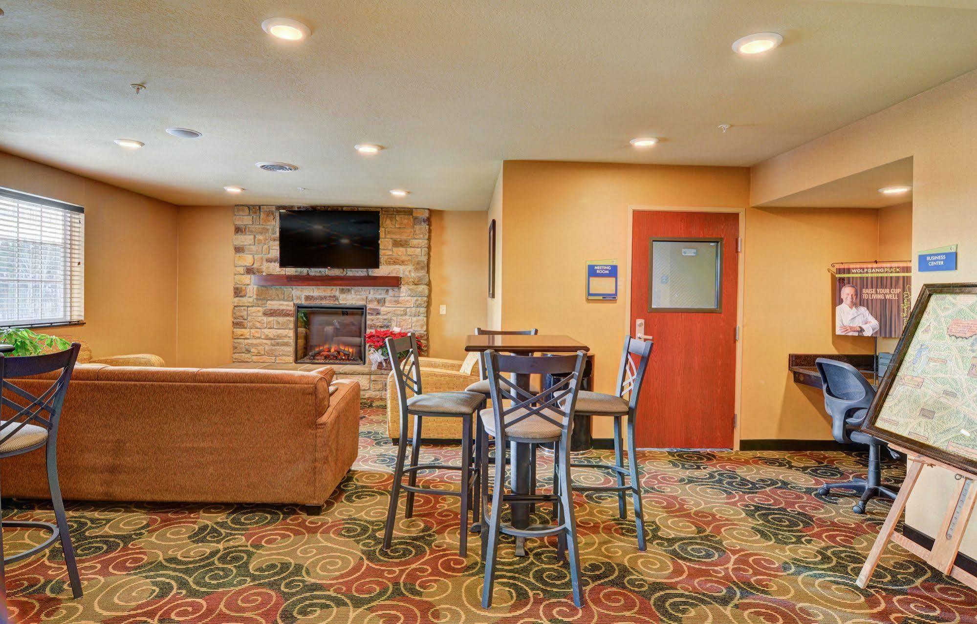 Cobblestone Hotel & Suites - Punxsutawney 외부 사진