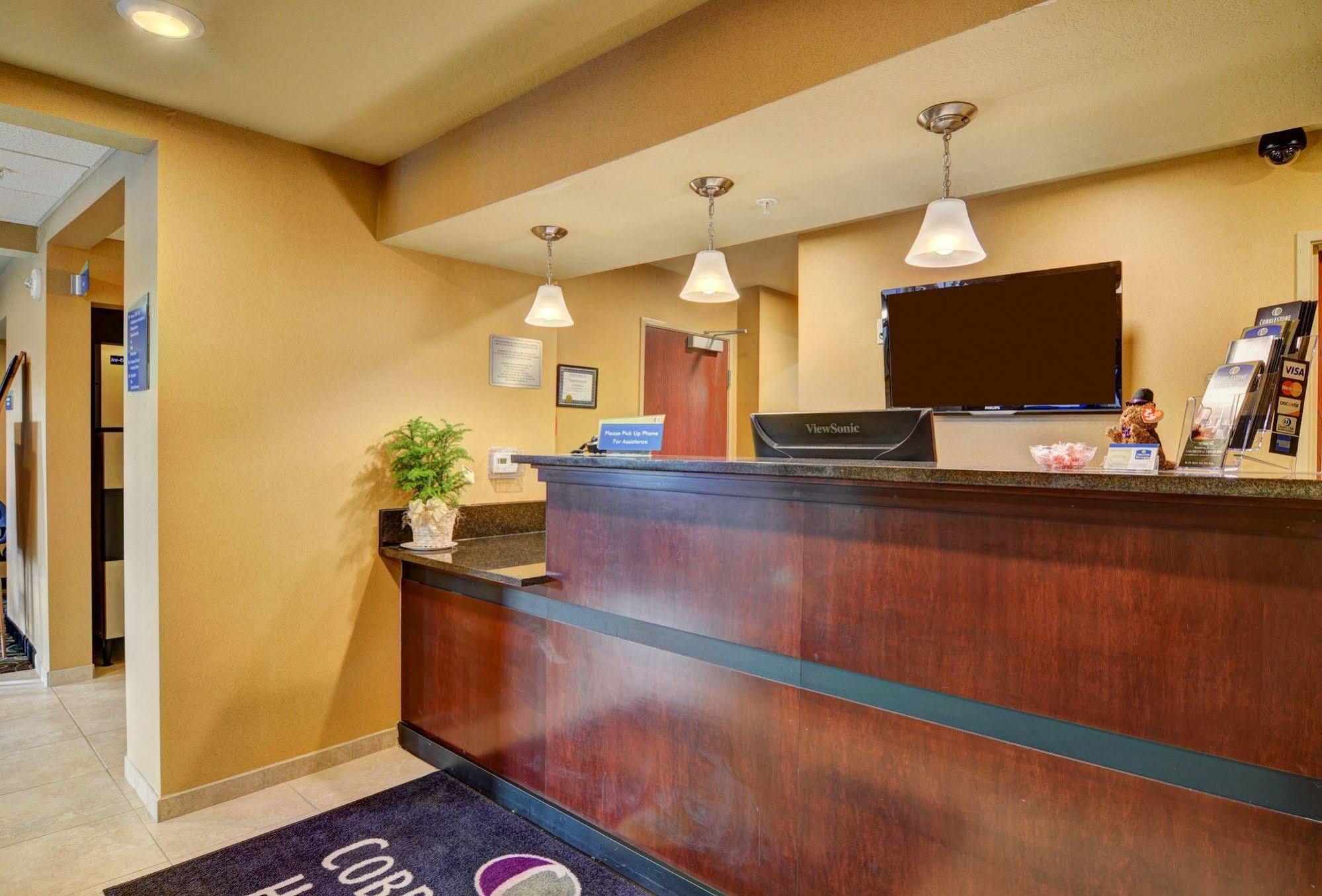 Cobblestone Hotel & Suites - Punxsutawney 외부 사진